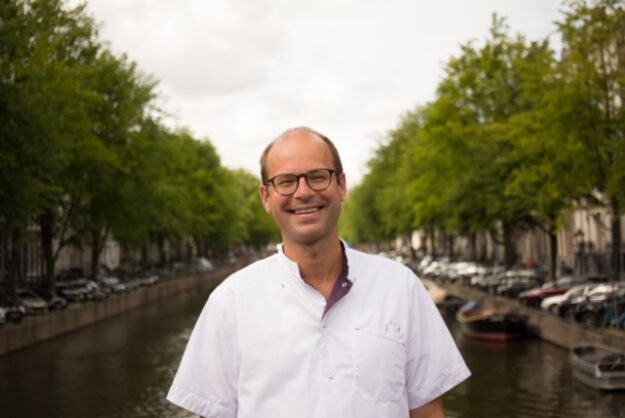 Vragenrondje, Roderik van Rens, Tandarts Jordaan, Tandarts Amsterdam, Tandarts wolvenstraat, tandarts 9straatjes, tandarts amsterdam, tandartspraktijk amsterdam, tandartspraktijk jordaan, tandartspraktijk wolvenstraat, collega, interview, kennismaking