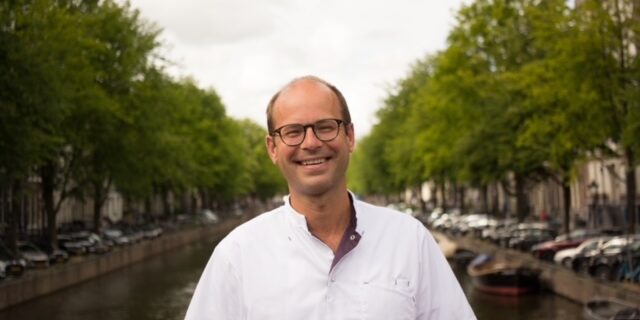 Vragenrondje, Roderik van Rens, Tandarts Jordaan, Tandarts Amsterdam, Tandarts wolvenstraat, tandarts 9straatjes, tandarts amsterdam, tandartspraktijk amsterdam, tandartspraktijk jordaan, tandartspraktijk wolvenstraat, collega, interview, kennismaking
