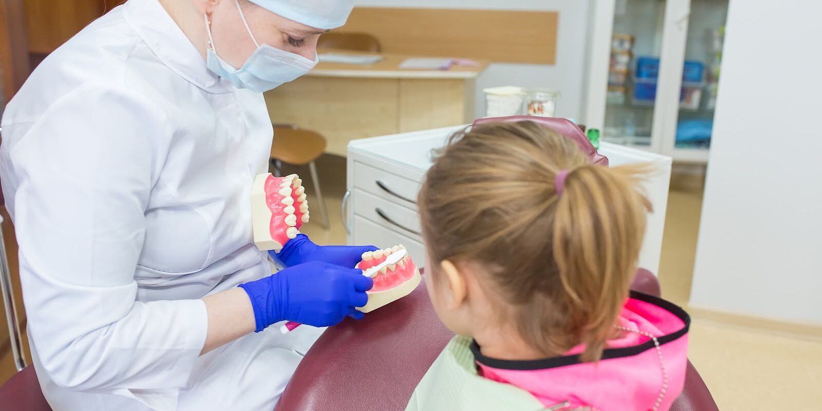 Tandartspraktijk de Wolvenstraat – met uw peuter naar de tandarts peuter, tandarts, tandarts amsterdam, peuter tandartsbezoek, peuter amsterdam, amsterdam tanden, amsterdam gebit, tandpasta tandarts, tandpasta amsterdam, amsterdam mondhygienist, amsterdam tandartsassistente