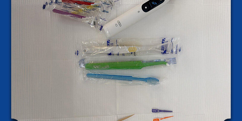 kleur van uw tanden betekenen niet per se gezond en deze tools helpen om uw gebit schoon te krijgen.